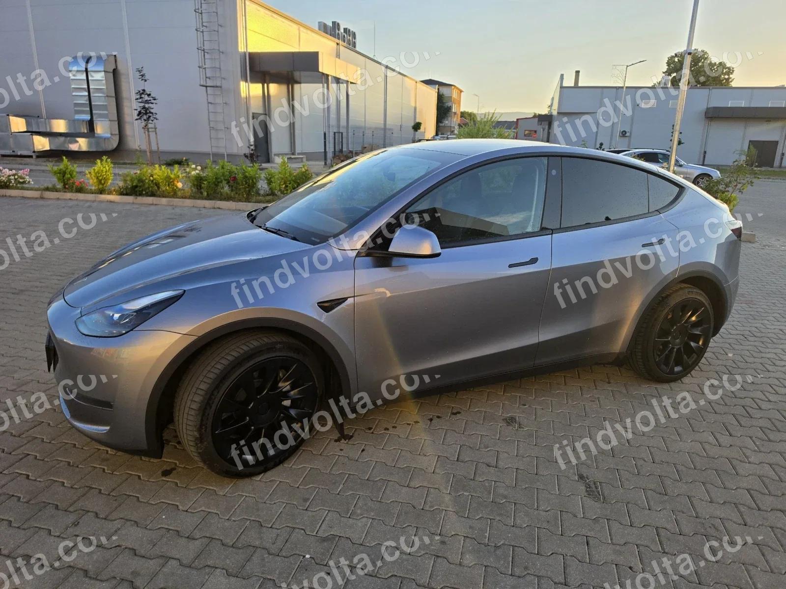 Tesla Model Y 2023 1