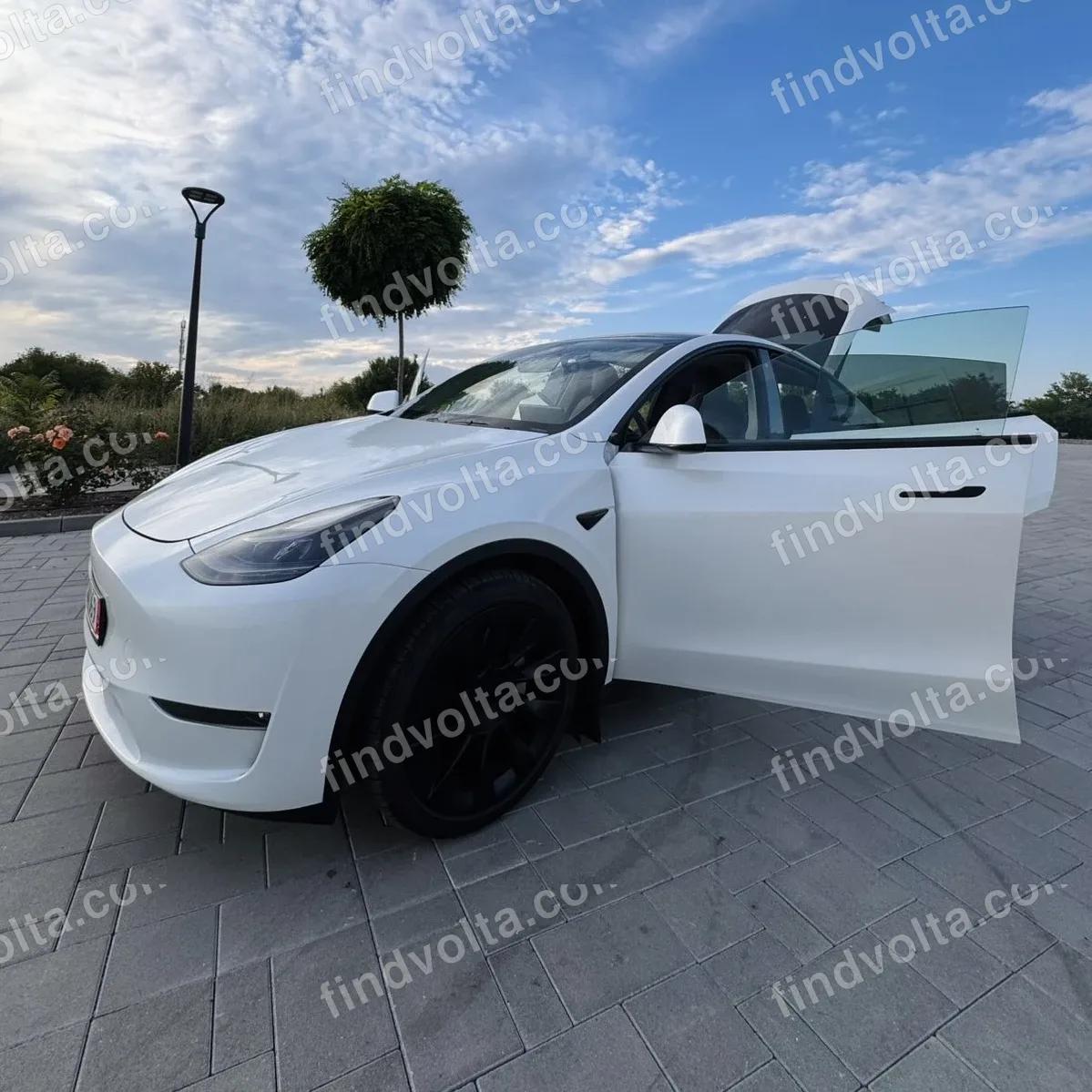 Tesla Model Y 2023 2